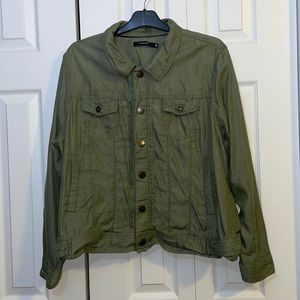 Tahari utility light weight olive jacket. Fits like a xl or 14w.